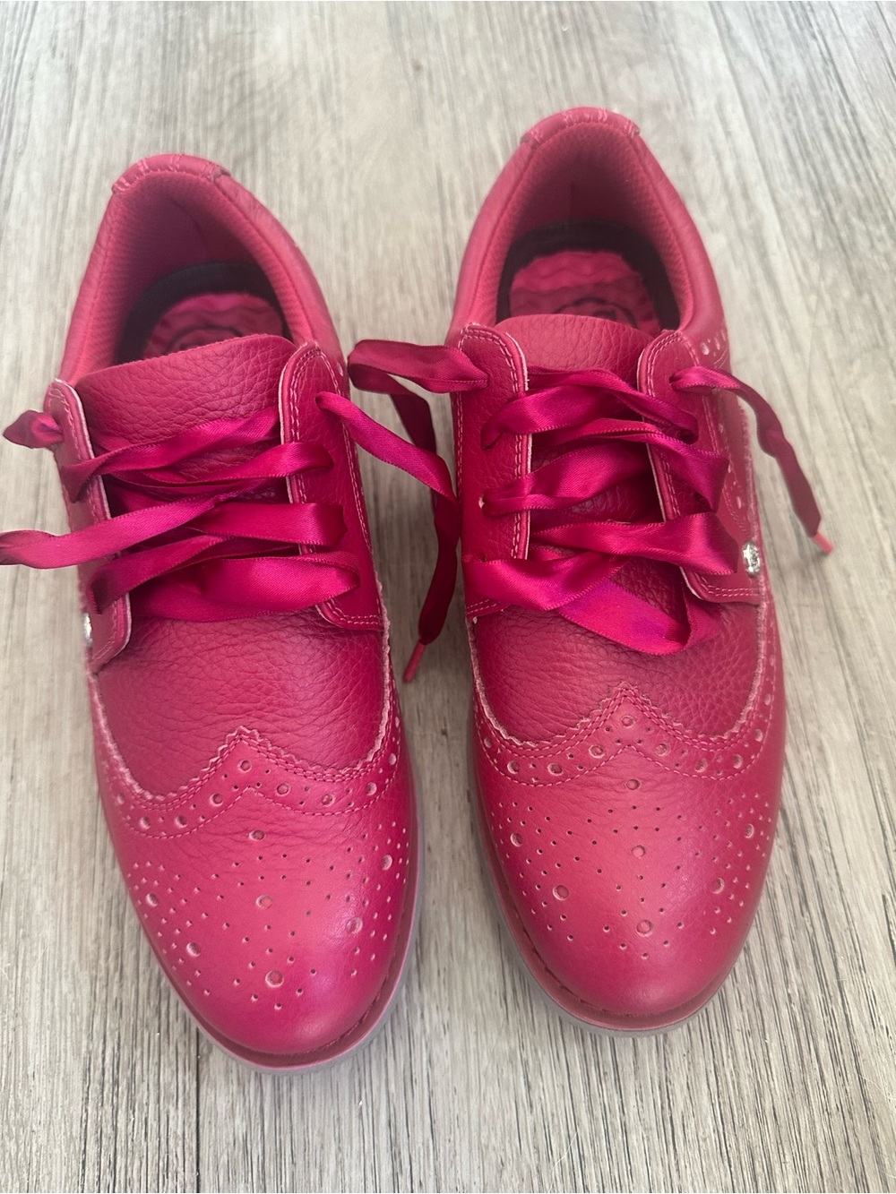 G/FORE Gallivanter Brogue Leather Golf Shoes
- Berry Pink - Size
